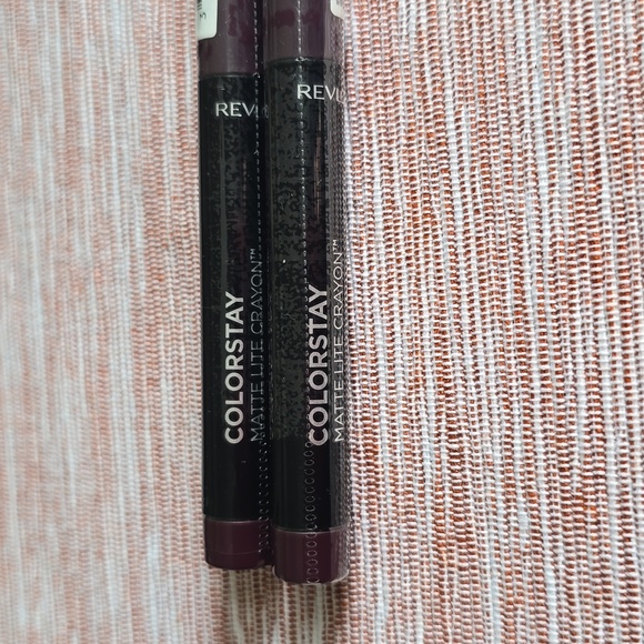 REVLON BRAND WOMENS COLORSTAY MATTE LITE LIP CRAYON BUNDLE OF 2 - Picture 3 of 9